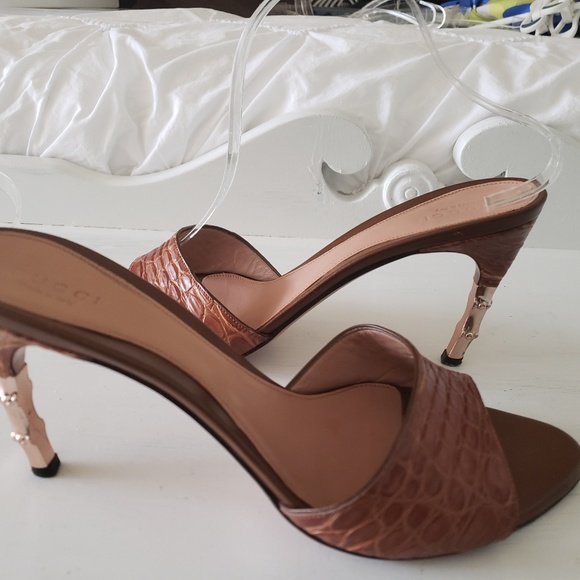 GUCCI Shoes - GUCCI BROWN CROCODILE SANDALS SIZE 8